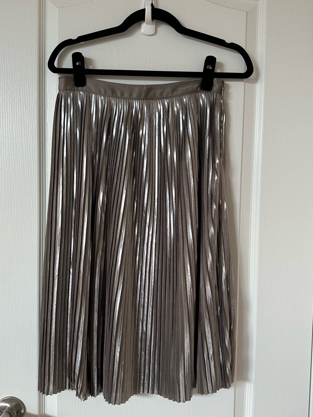 Banana Republic Pleated Skirt in gold